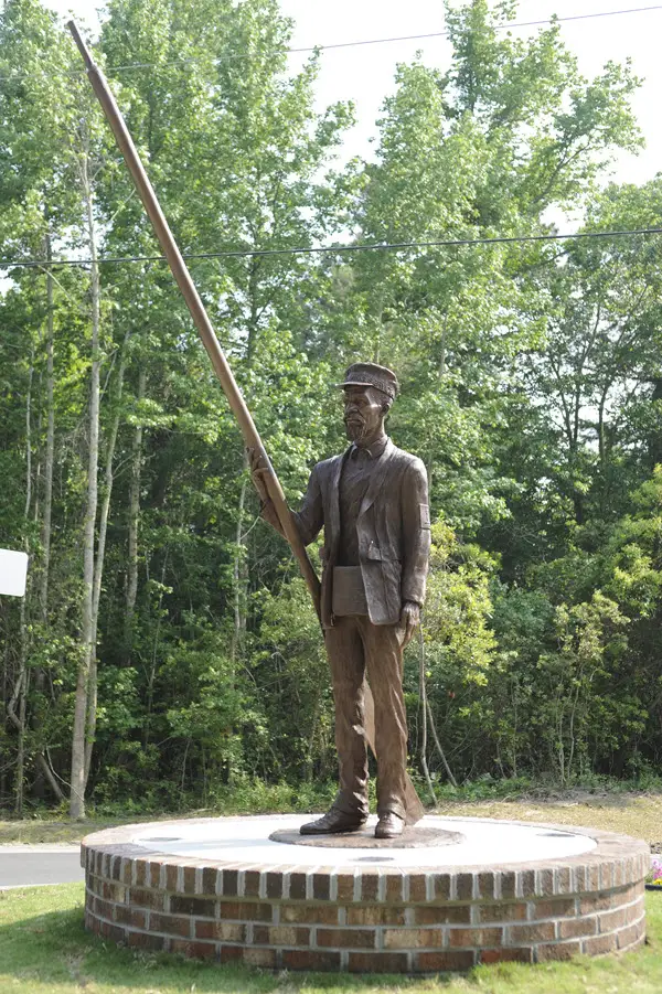Bronze statue of Richard Etheridge in Manteo NC