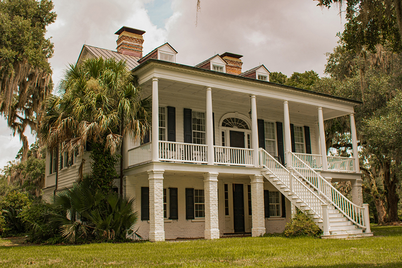 a plantation house from the early 1800s