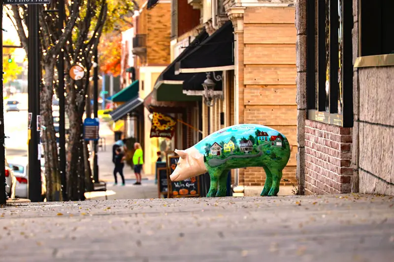 A colorful pig statue in uptown Lexington, NC