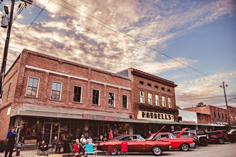 online-burgaw-nc-cruise in 3-credit-Pender-Topsail-Post-and-Voice-edit Classic cars line the streets in Burgaw, NC